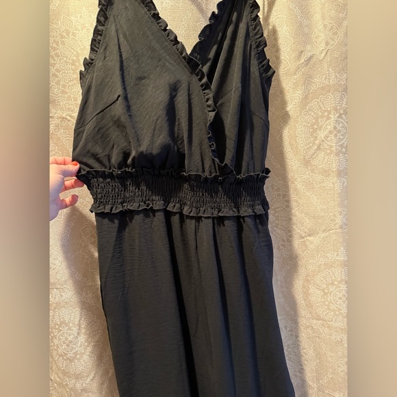 NWOT Black spaghetti strap ruffle v neck wide leg jumpsuit Black M - Picture 6 of 12